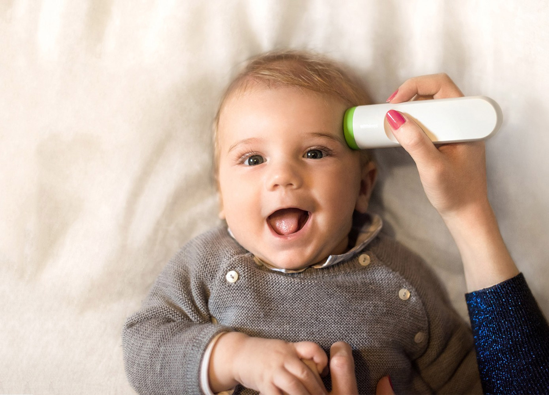 Picture of a baby and a mom using the Thermo product