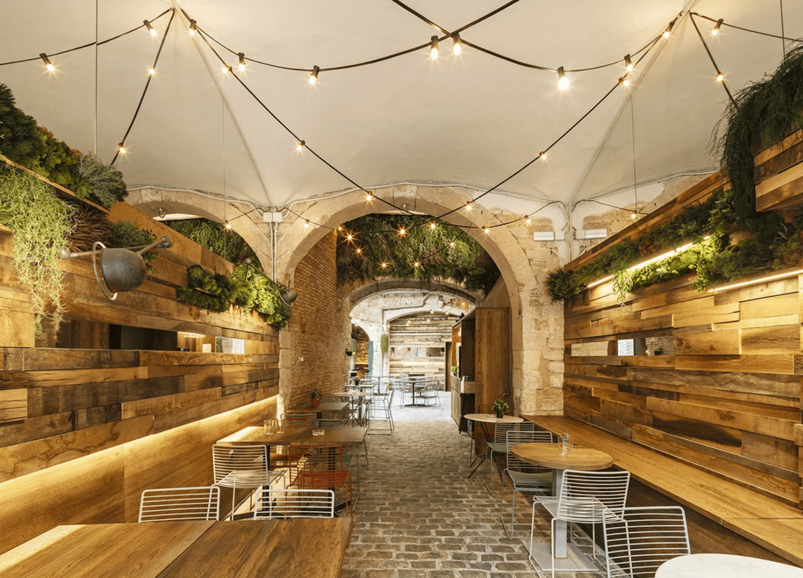 Picture of a modern restaurant